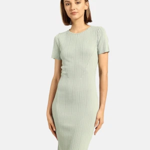 Bodycon tight klänning Guess XS - Klänning från Guess. Stretchiga material. Aldrig använd pga för liten och glömde skicka tillbaka 