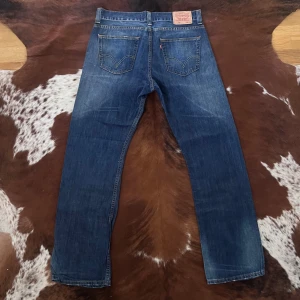 Levis 506 - Tjena! Säljer dessa riktigt snygga Levis 506 jeansen, jeansen är i mycket fint skick och är i storlek w36/l34, hör av dig vid funderingar!🙌