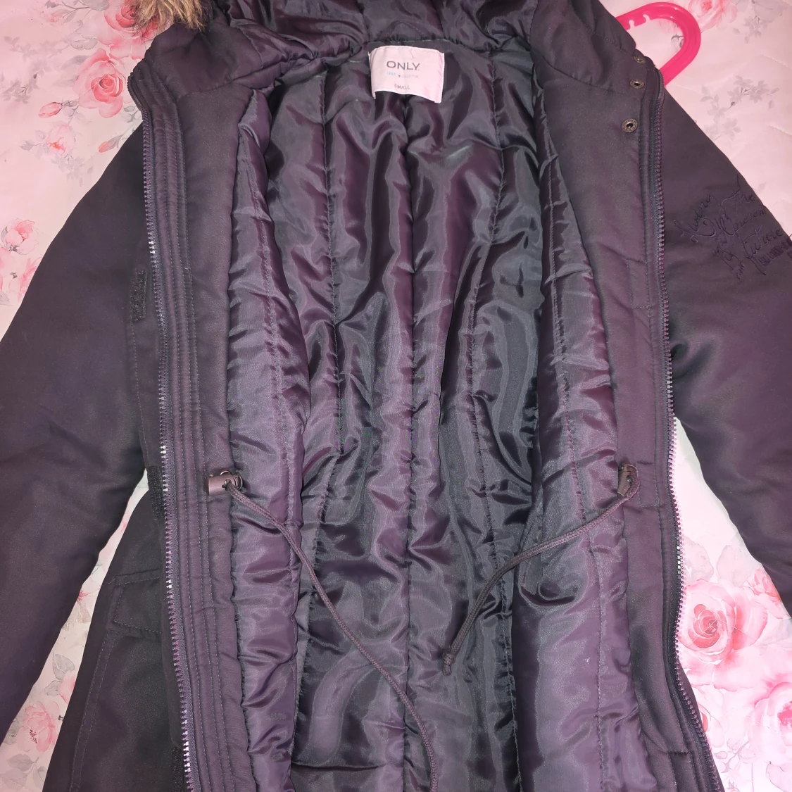 Marinblå parkasjacka med fuskpäls från ONLY - 2