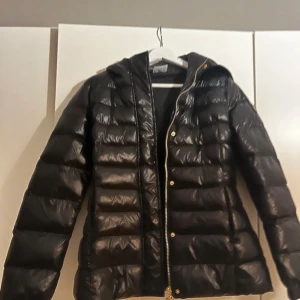 Armani dunjacka - Endast använd fåtal gånger