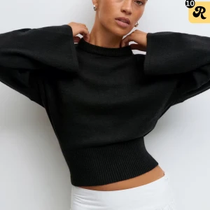 Stickad tröja Gina  - Använd 1 gång 