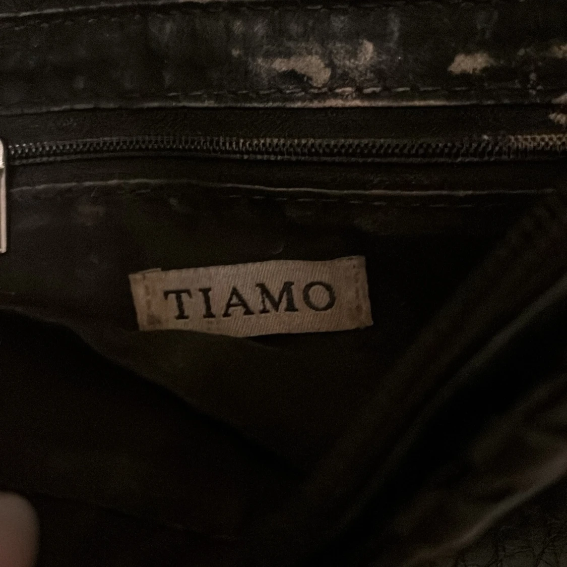 Svart axelväska med kedjedetaljer Tiamo - 2