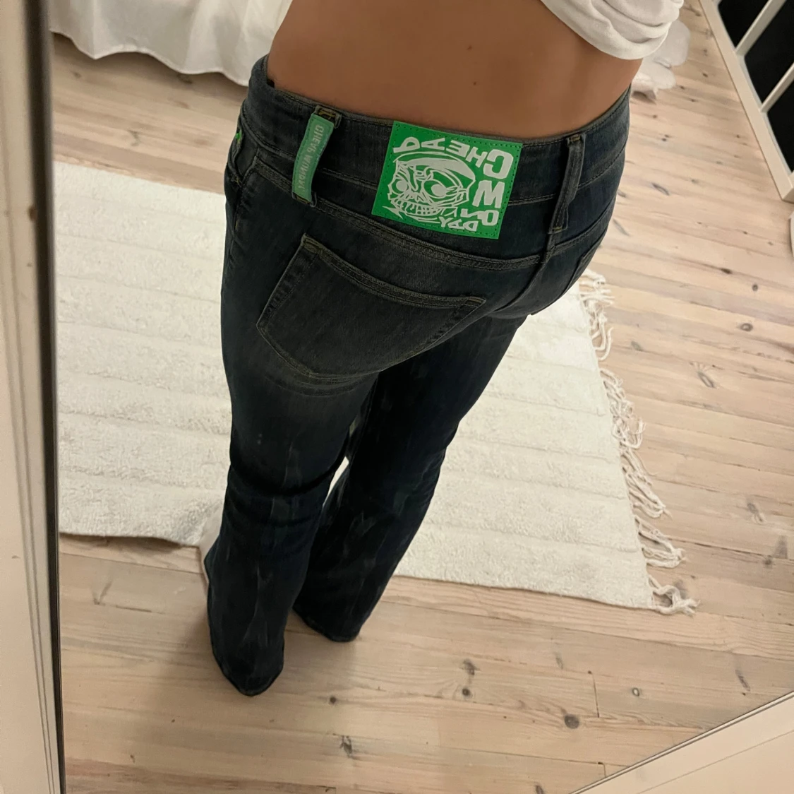 Cheap monday Bootcut jeans Bootybei med grön patch - 2