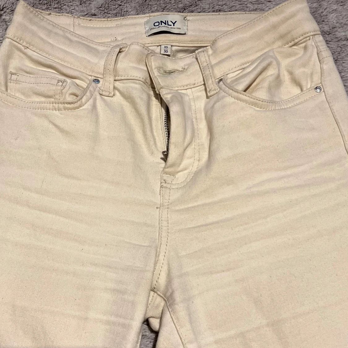 Ljusa bootcut jeans med hög midja - 4