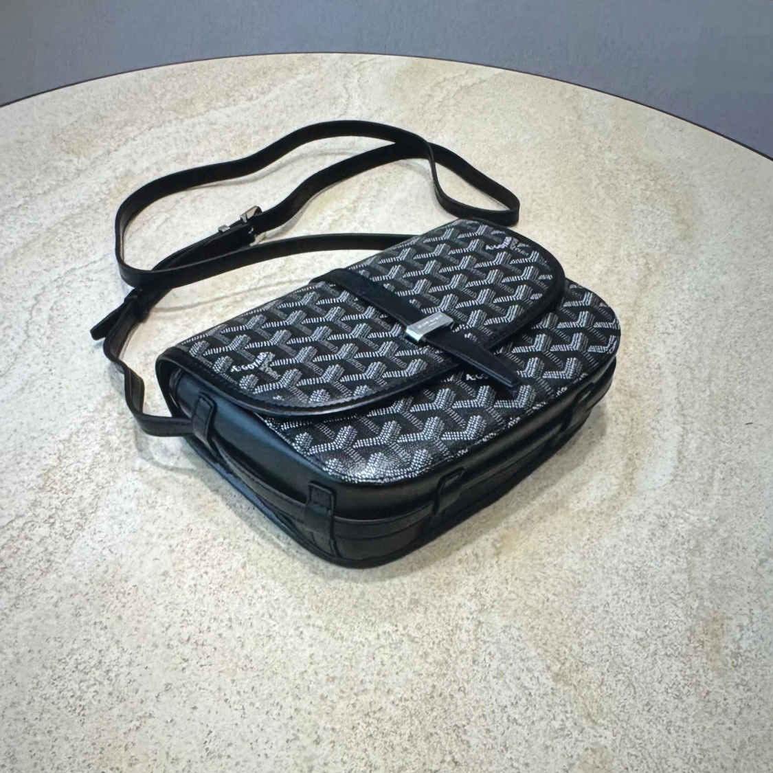 Axelväska i Svart mönster