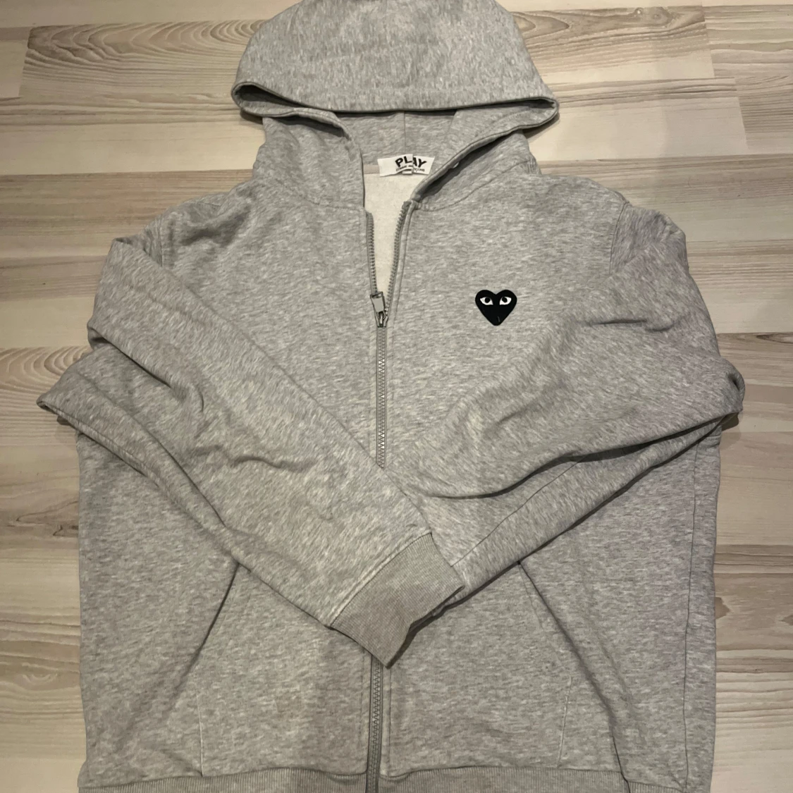 Grå hoodie Comme des Garçons Play - 1