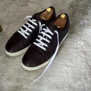 Lavins bruna - Lavins sparsamt använda, skick 8/10 Inga större defekter bara sula som är lite smutsig