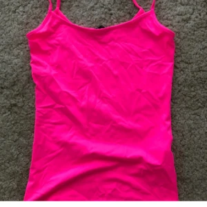 Neonrosa linne - Jätte cool neonrosa linne, säljer för den inte kommer till användning 🥰