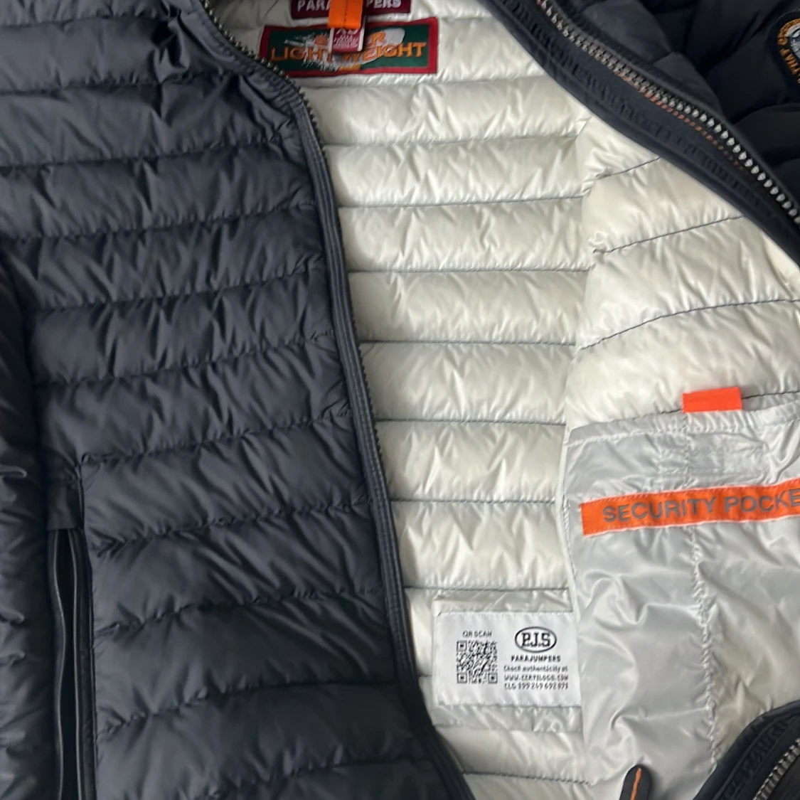 Svart dunjacka från Parajumpers XS - 2