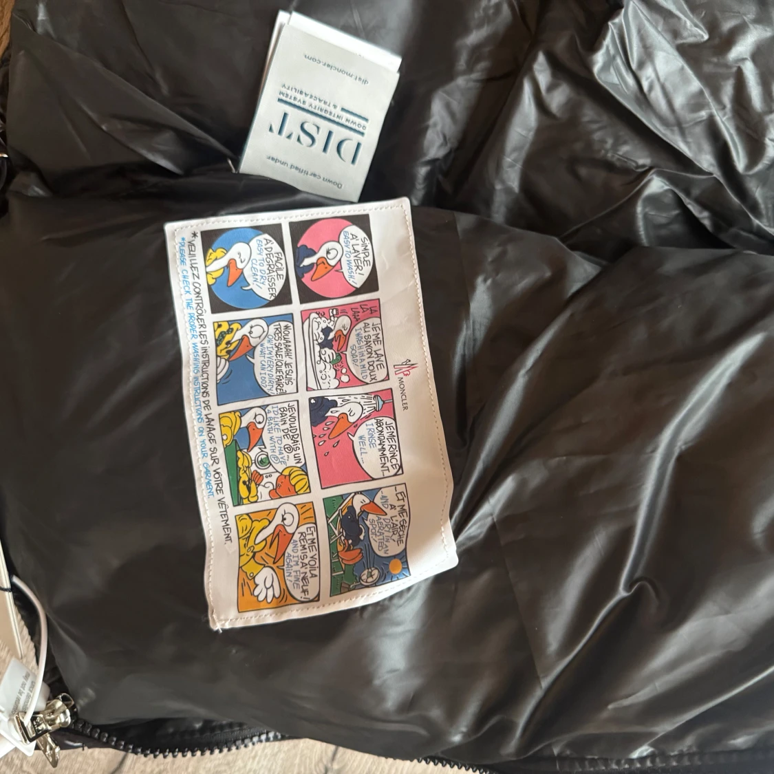 Svart dunjacka från Moncler - 1