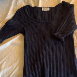 Holly whyte tröja - Sät marin blå tröja använd en gång :)