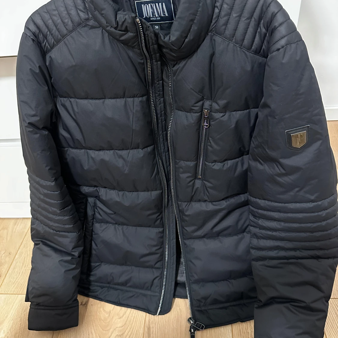 Svart pufferjacka från Jofama