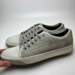 Lanvin skor  - Hej! Säljer nu dessa svin feta lanvin skor. Skorna är i mycket fint skick! Har begränsat antal boxar och dustbag. Hör av dig vid frågor