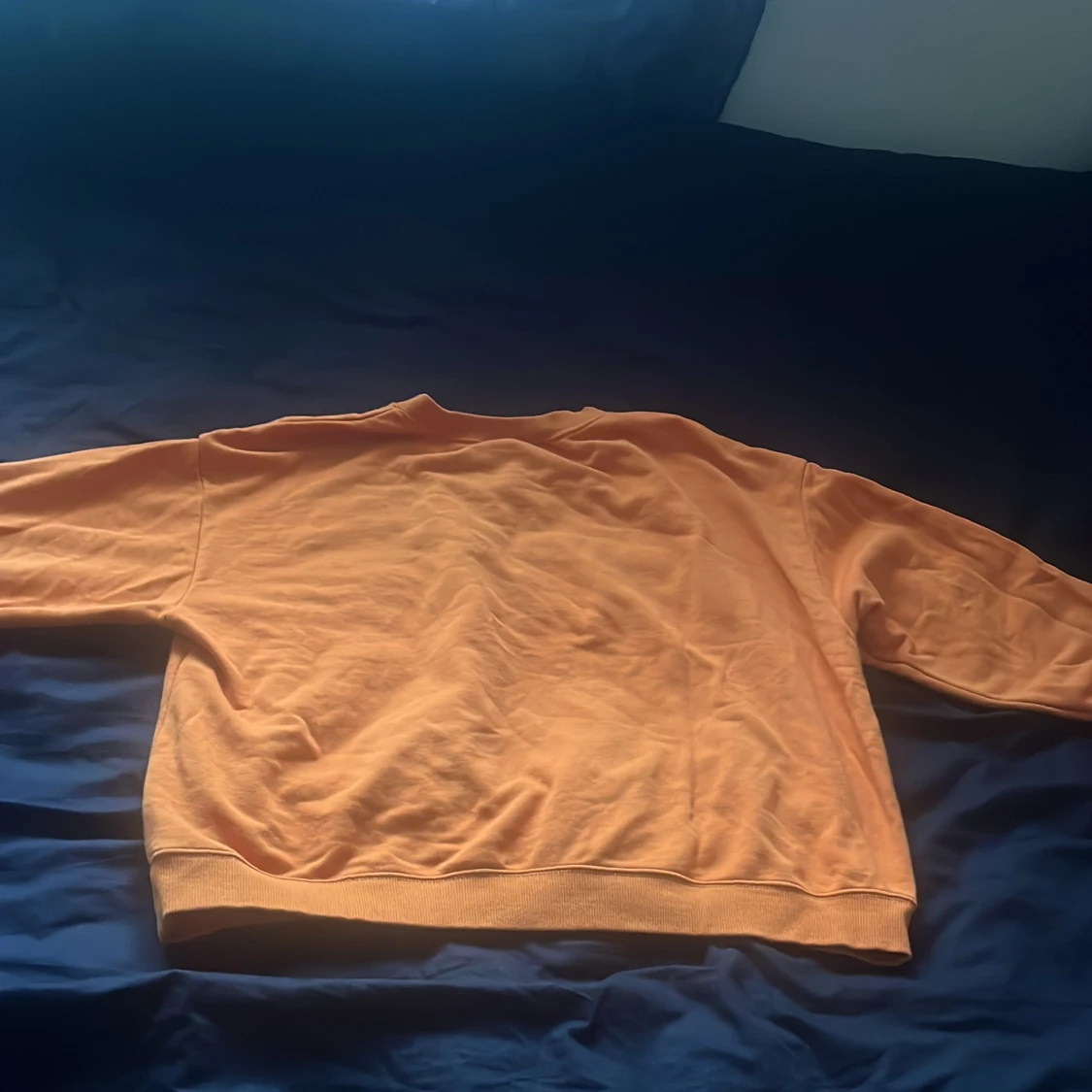 Orange sweatshirt från Monki - 2