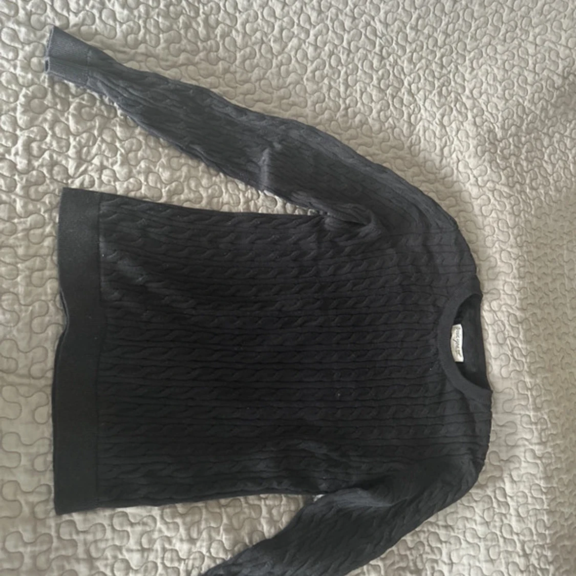 Svart kabelstickad tröja från Basic You - 2