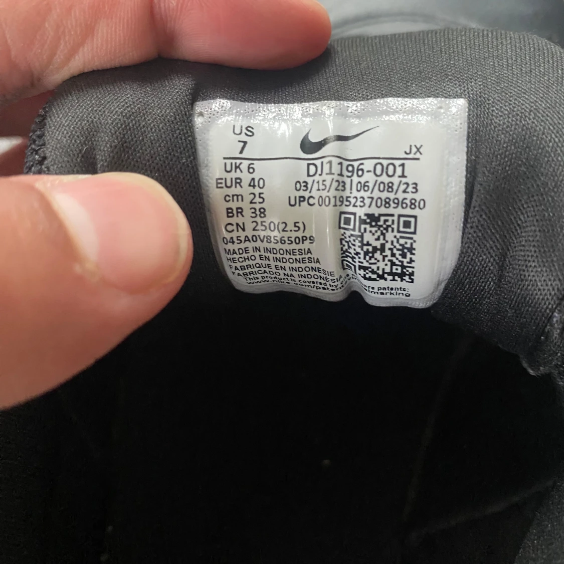 Svarta Nike sneakers med snörning - 2