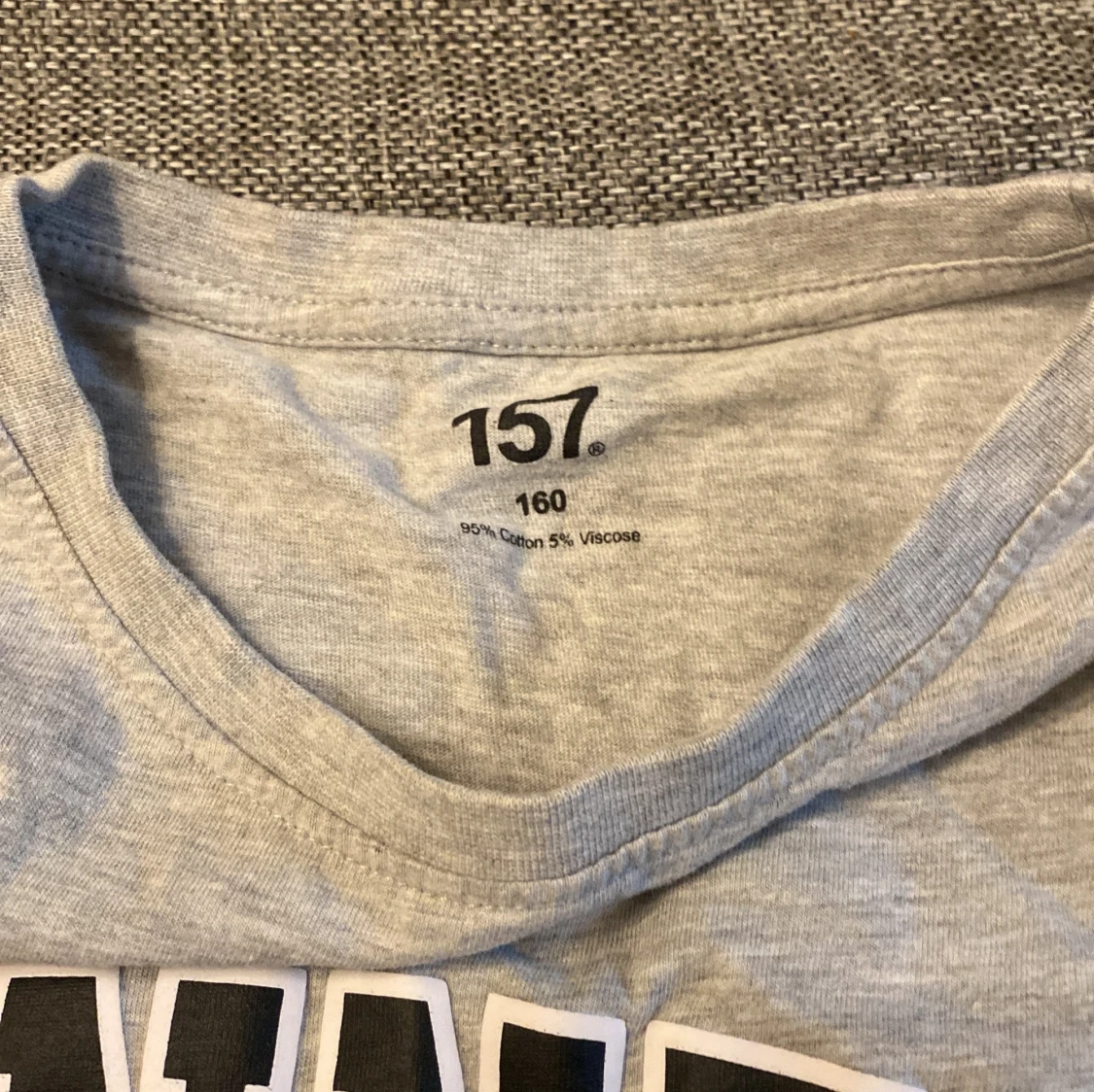 Grå t-shirt med tryck från 157 - 2