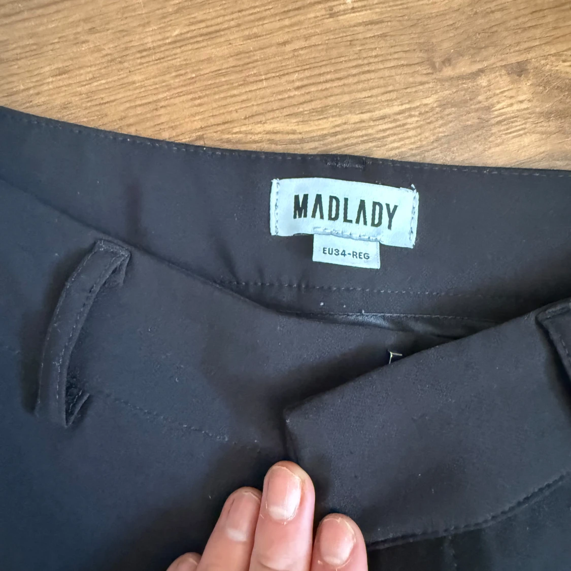 Svarta kostymbyxor från Madlady - 1