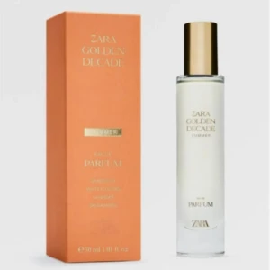 ZARA Golden Decade Summer Eau de Parfum - Fräsch och elegant parfym från ZARA i doften Golden Decade Summer. Kommer i en stilren, genomskinlig glasflaska med guldfärgad kork och tillhörande orange kartong. Perfekt för dig som gillar lätta och somriga dofter.