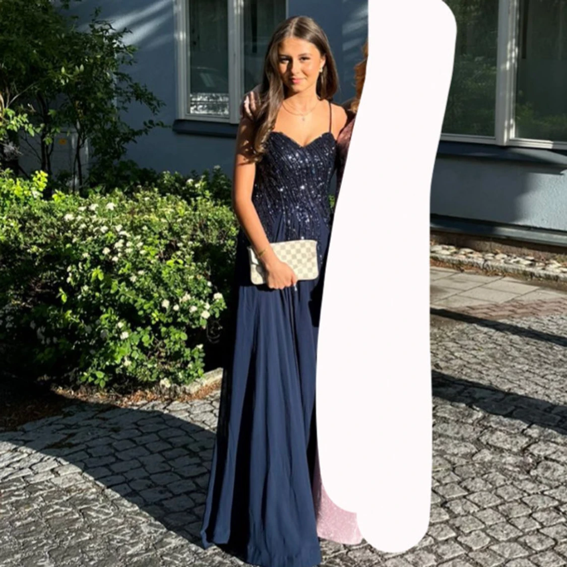 Marinblå långklänning med paljetter