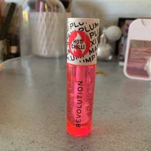 Hot läppglans  - Endast öppnad för att testa annars ny❤️