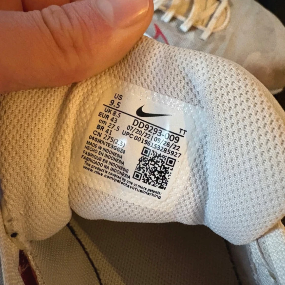 Vita Nike sneakers med röd swoosh - 4