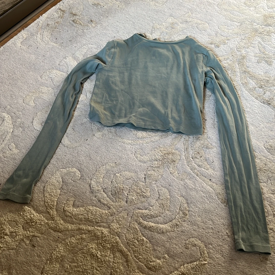 Sage green croppad långärmad topp från H&M