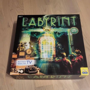 Labyrint - Labyrint är ett spännande brädspel inspirerat av det populära TV-programmet från Barnens TV. Perfekt för dig som gillar utmaningar, mysterier och att samarbeta med vänner för att lösa kluriga uppdrag.