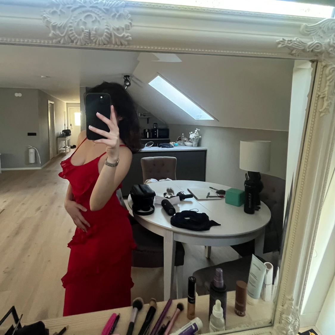 Röd långklänning med volanger - 3