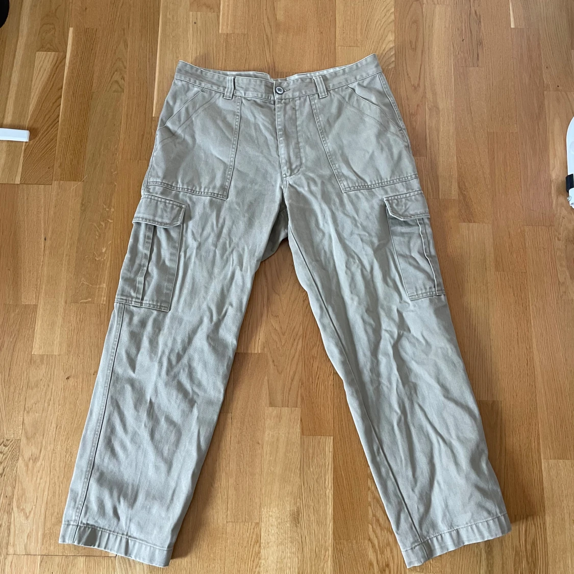 Beiga cargobyxor från W.C. Gordon