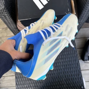 Adidas superflow .2 - Köpte den för 2000. Endast använd 4 gånger. Helt ny. Priset kan diskuteras.  Passar även storlek 42