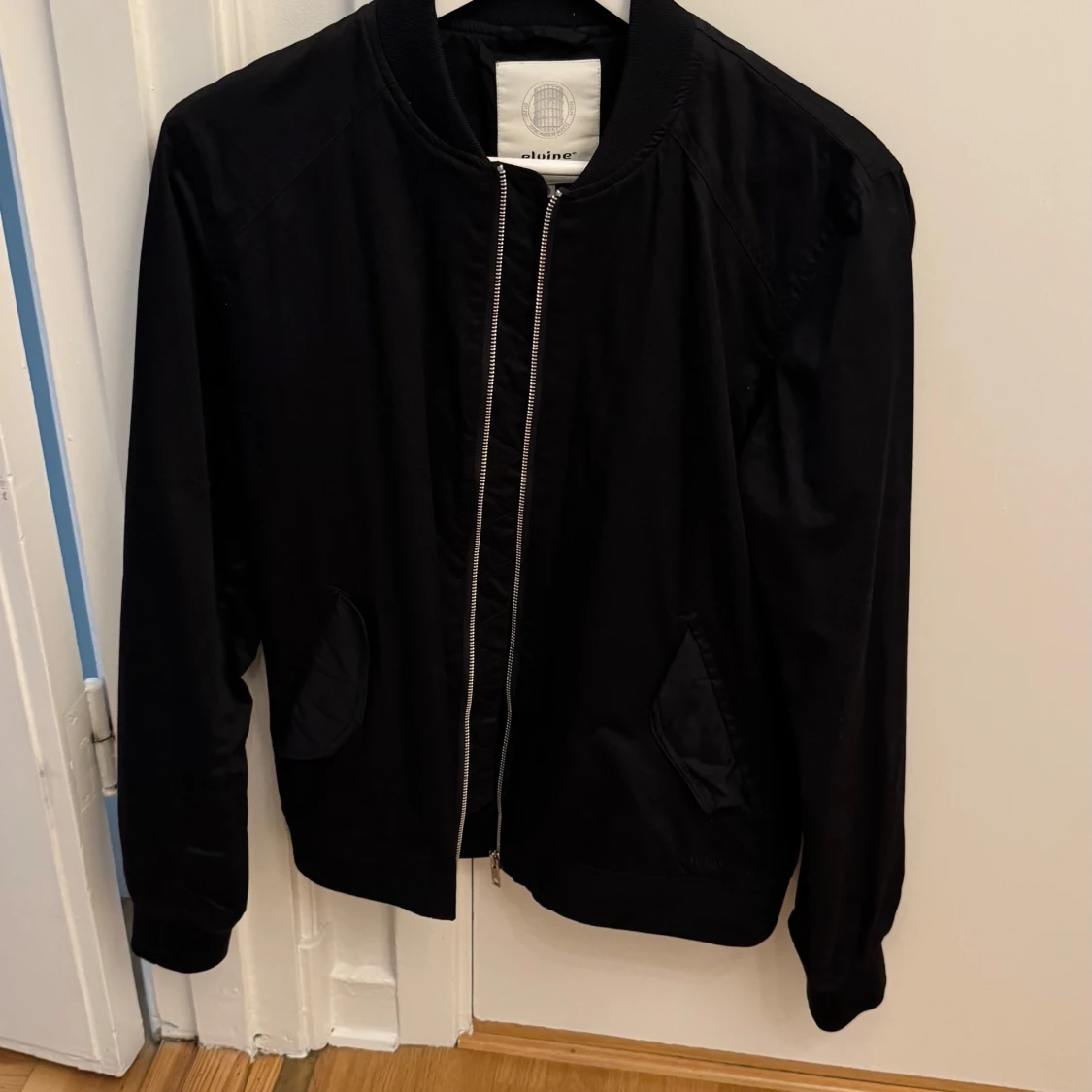Svart bomberjacka från Elvine