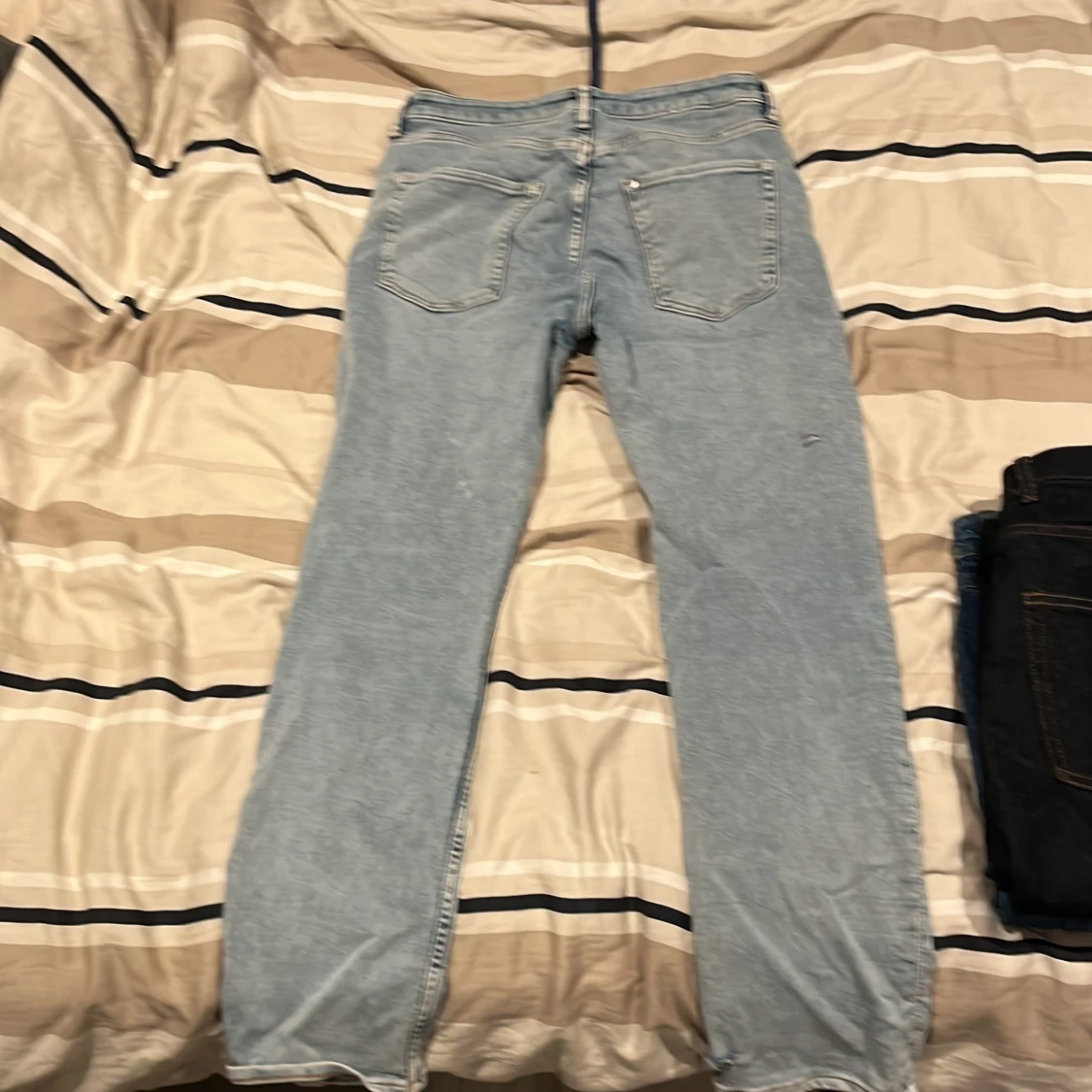 Ljusblå jeansbyxor från H&M - 1