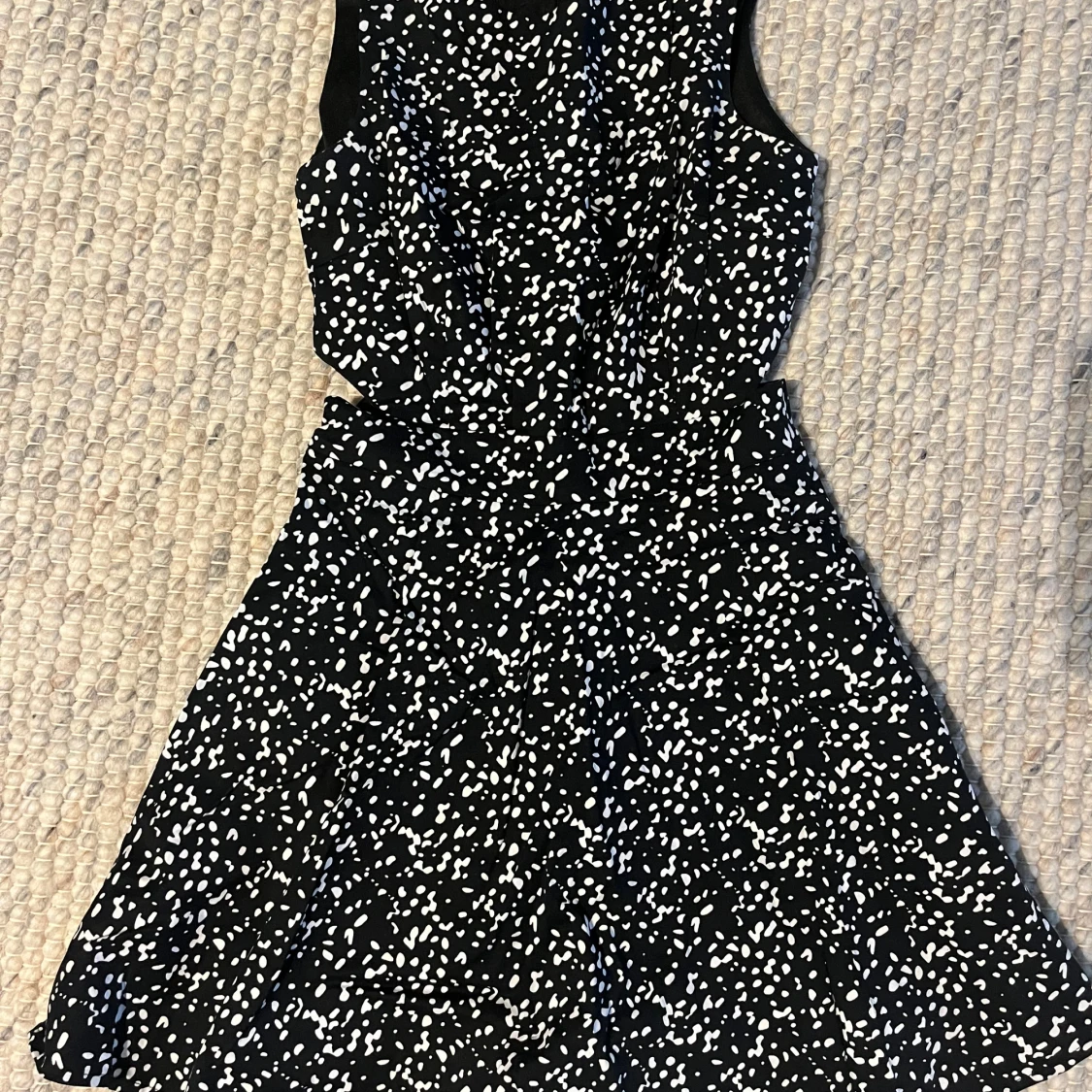 Svartvit prickig klänning från Forever 21