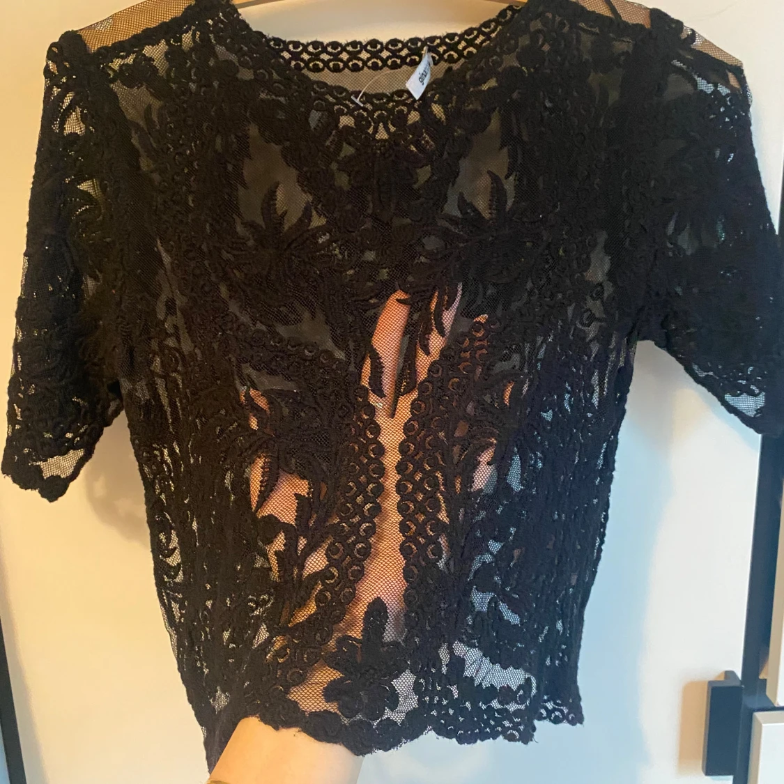 Svart spetsblus från Gina Tricot - 3