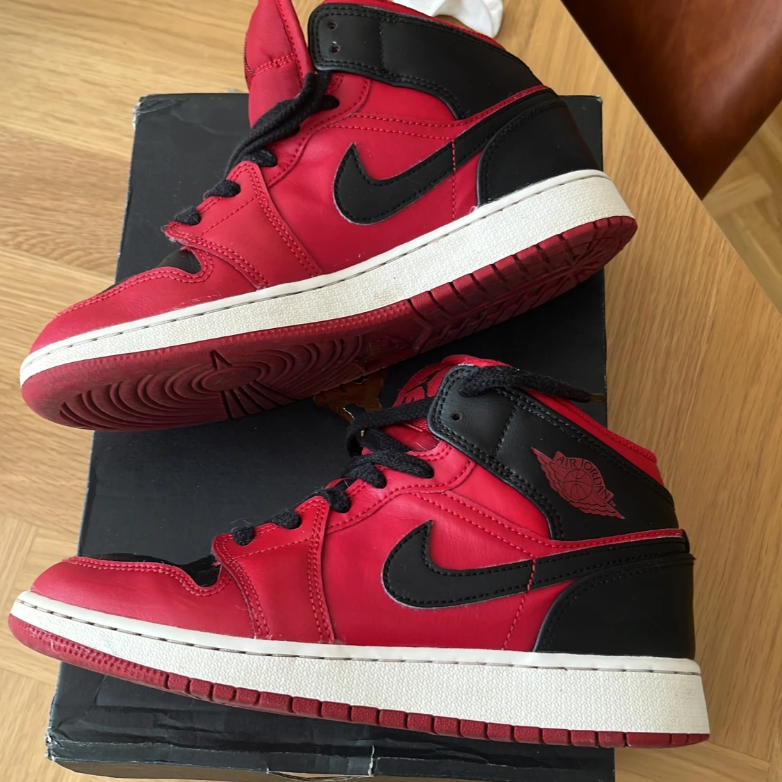 Air jordan 1 Mid röda / svarta  - 3