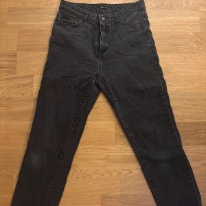 Jeans  - Svarta jeans, använt skick