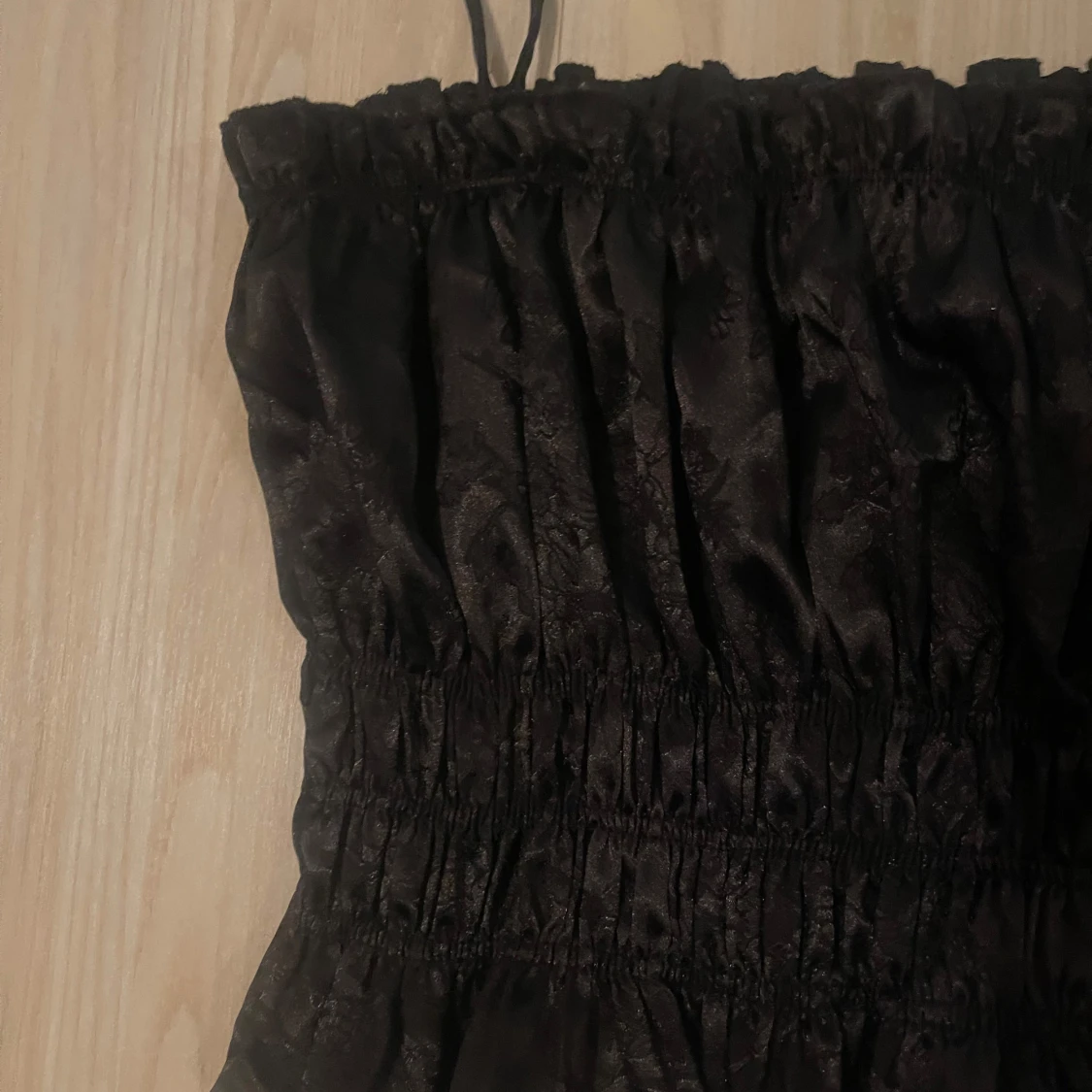 Svart croppad linnetopp med knytband - 1