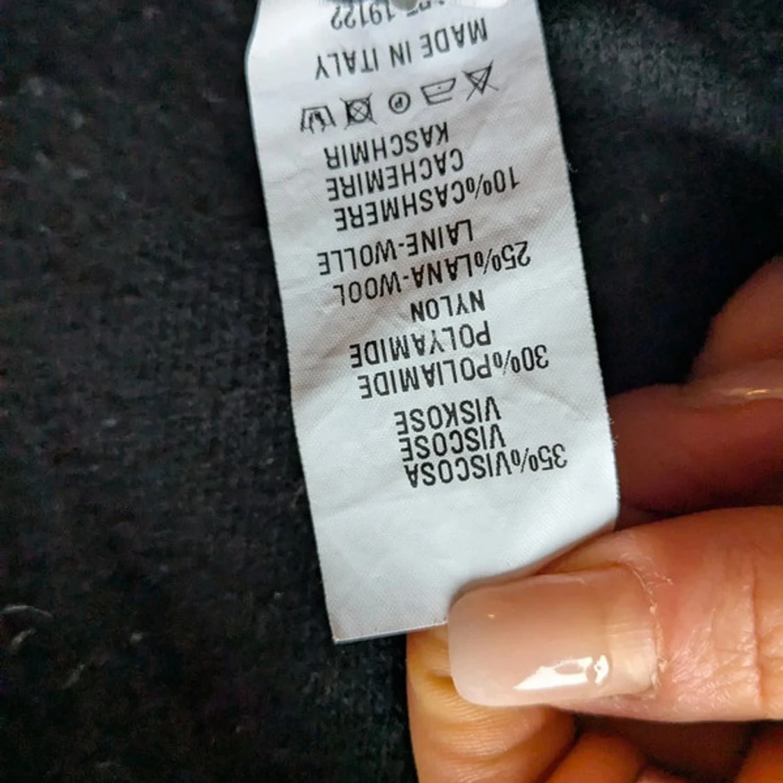 Svart v-ringad tröja från etc. - 2