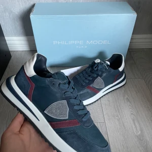 Philippe model trainers - Philippe model trainers | Skick 10/10 (Helt Nya) | Storlek 41 (Sitter stort) | Nypris: 4000 | Fraktar spårbart via PostNord eller Instabox | Tveka inte på att höra av er ✅
