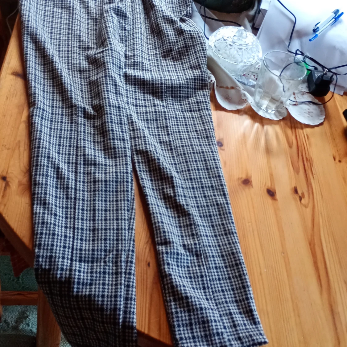 Rutmönstrade byxor i svart och vitt brunt stl  L - 3