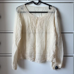   chiffon blouse - A lightweight, sheer chiffon blouse 