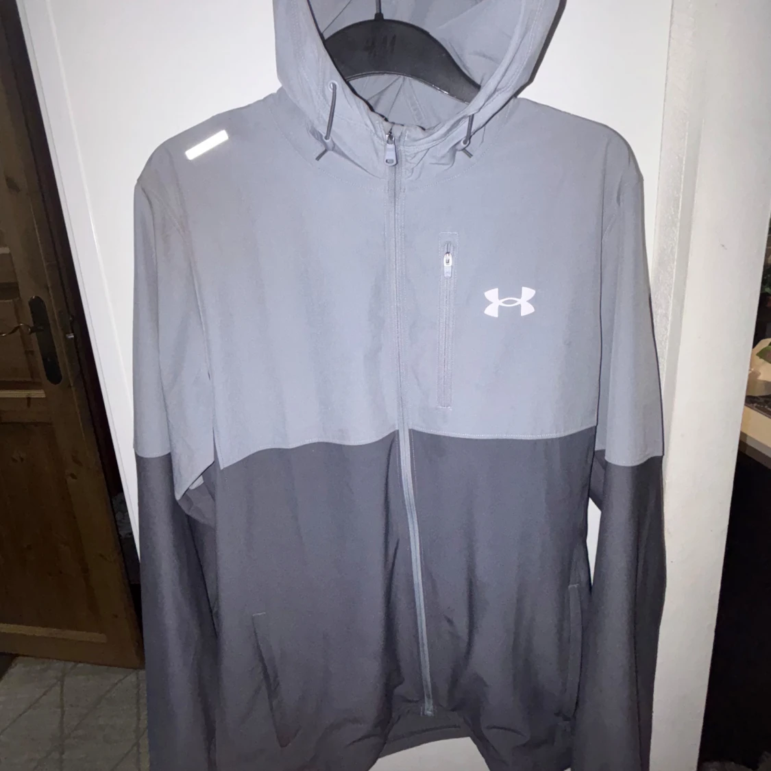 Grå vindjacka från Under Armour - 1