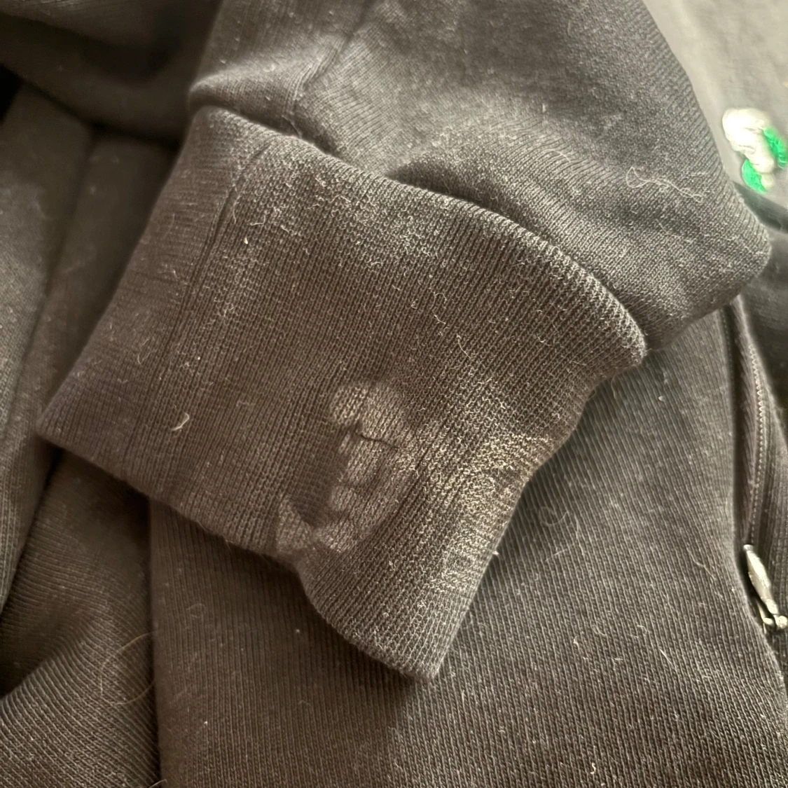 Svart hoodie och byxor från hoodrich  - 1