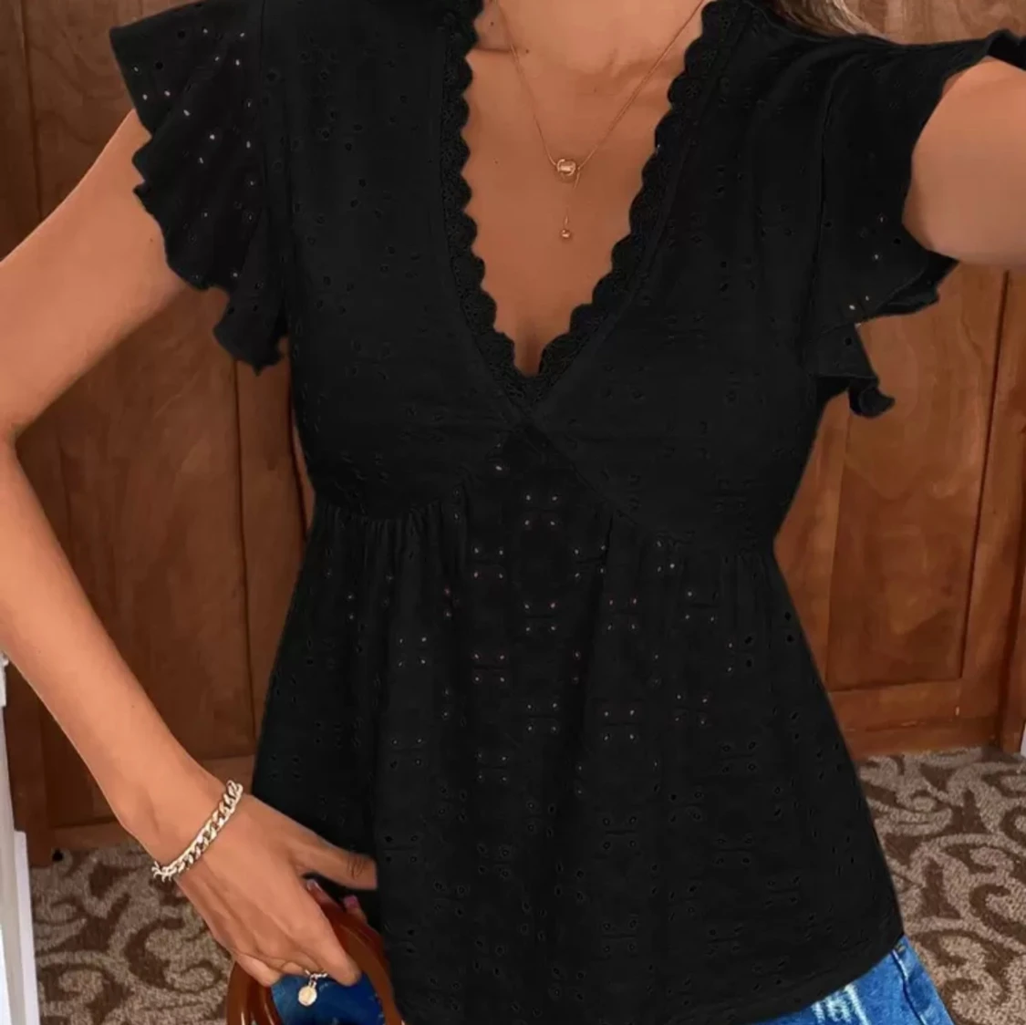 Svart blus med volangärmar - 1