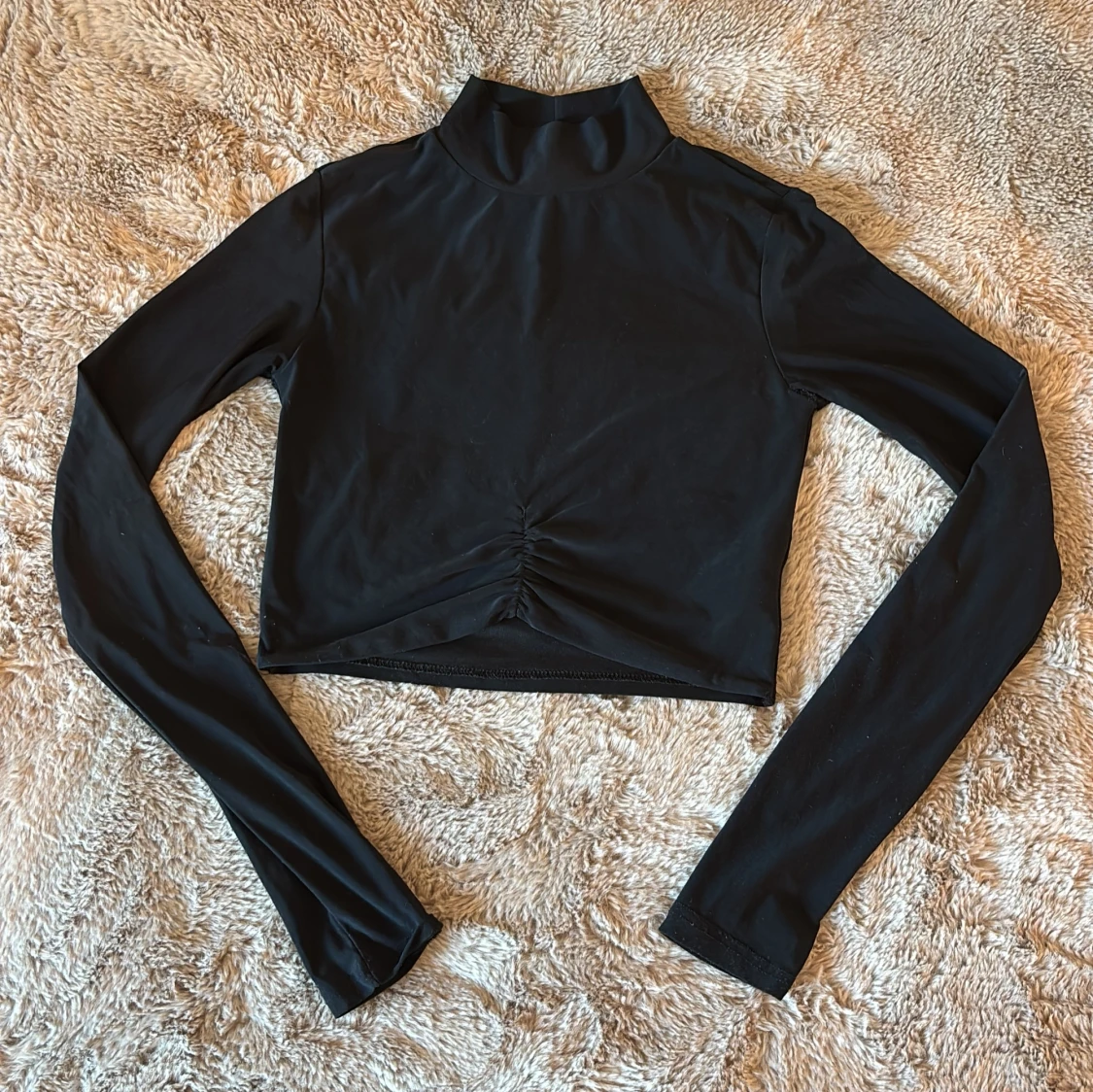 Svart långärmad topp från Rebecca-Stella