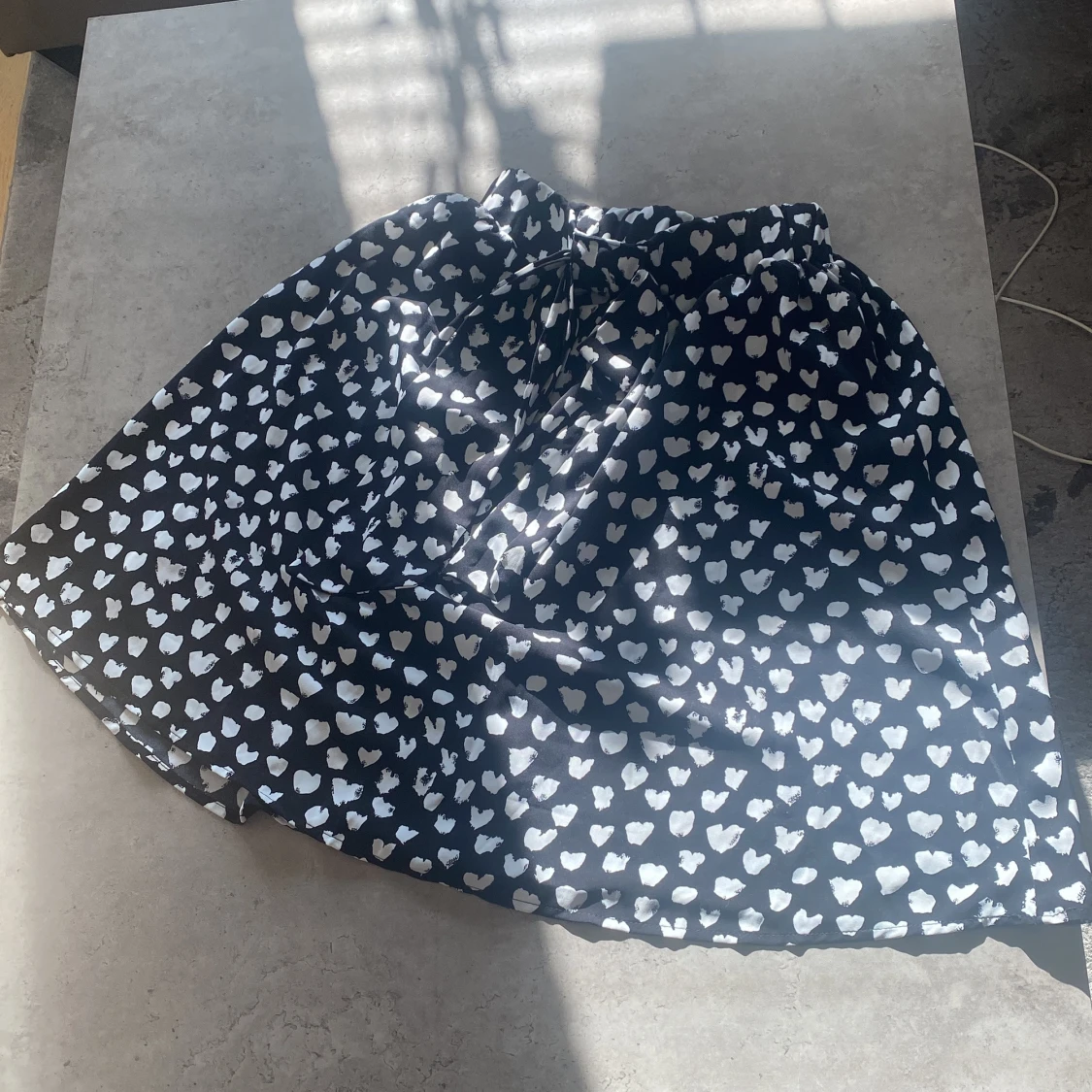 Svart kjol med hjärtmönster från Shein - 1