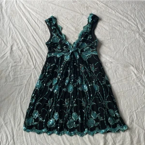 Vintage klänning - Bra skick! Storlek 8, passar s/m💗 (jag är 180)