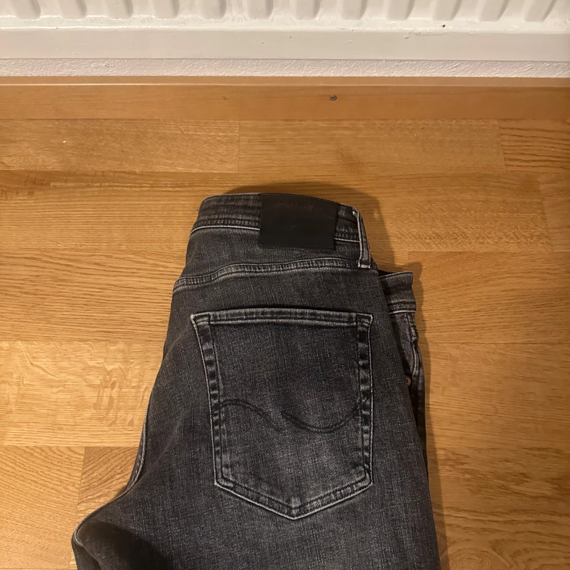 Svarta jeans från Jack and Jones  - 2