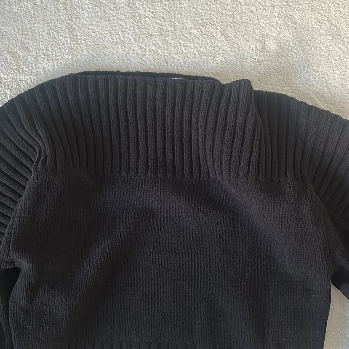 Svart ribbad tröja - 4